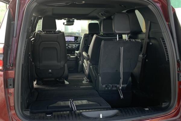 2022 Chrysler Pacifica Hybrid Limited cargo space